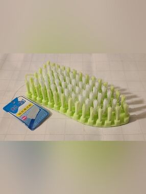 BNWT - Flexible Cleaning Bathroom Kitchen Scrub Brush